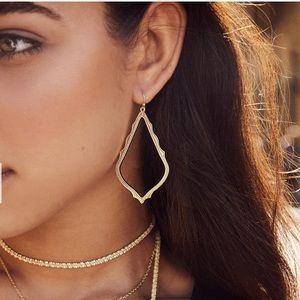 Kendra Scott Sophee Drop Earrings in gold